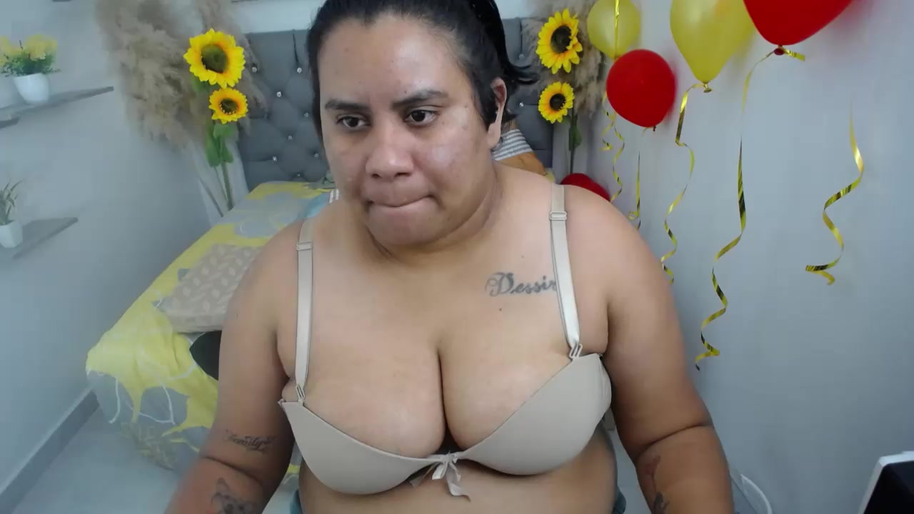 hotlesby4uxxx Live Cam Screenshot – 2025-08-15 19:22:14