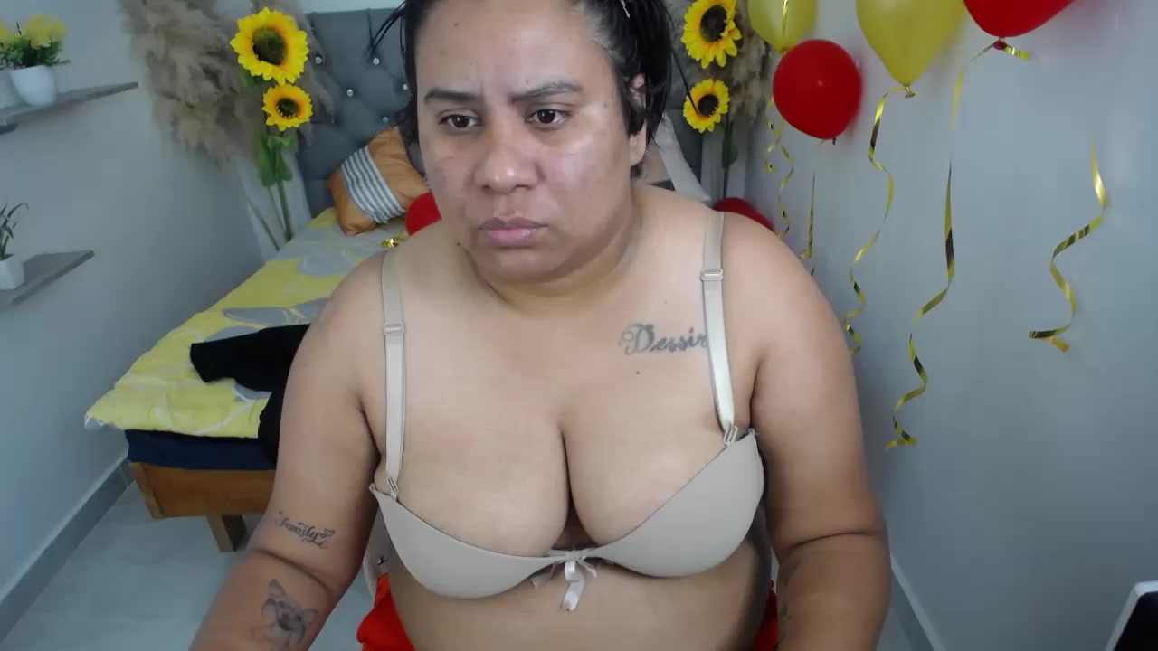 hotlesby4uxxx Live Cam Screenshot – 2025-08-18 12:19:06