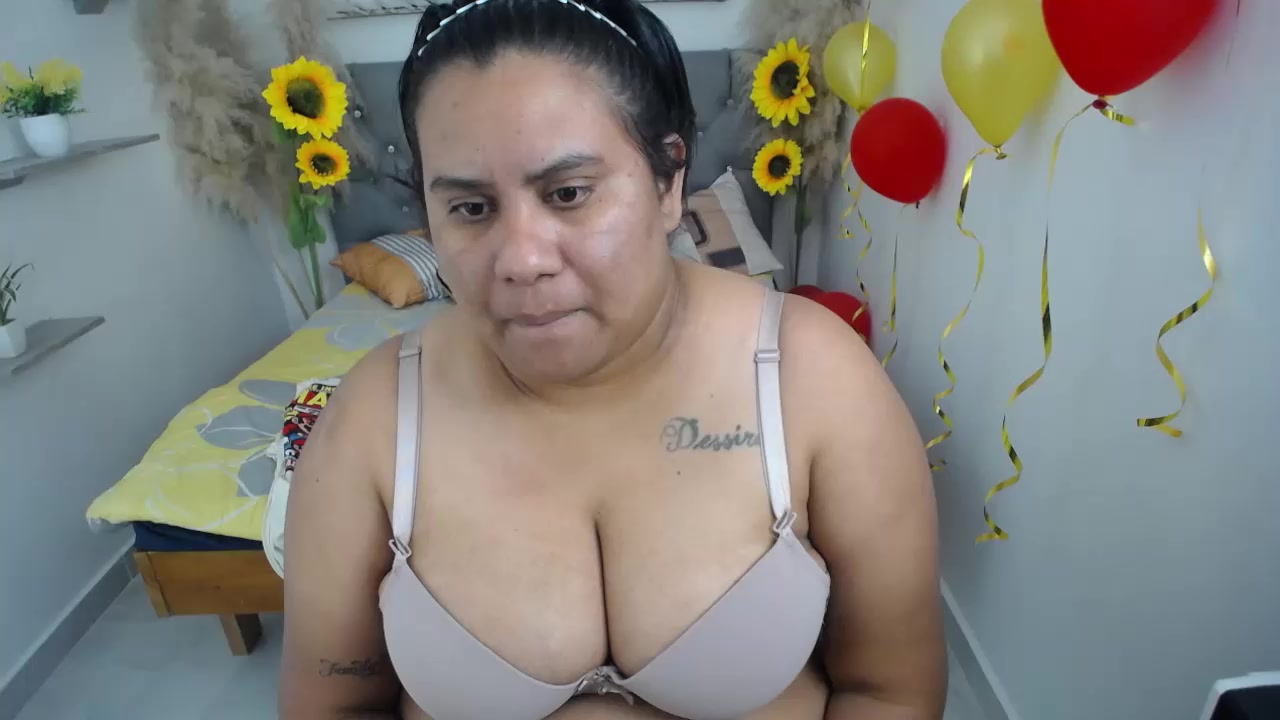 hotlesby4uxxx Live Cam Screenshot – 2025-08-20 14:21:51