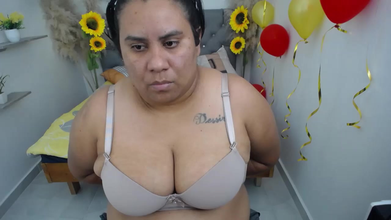 hotlesby4uxxx Live Cam Screenshot – 2025-08-20 15:20:03