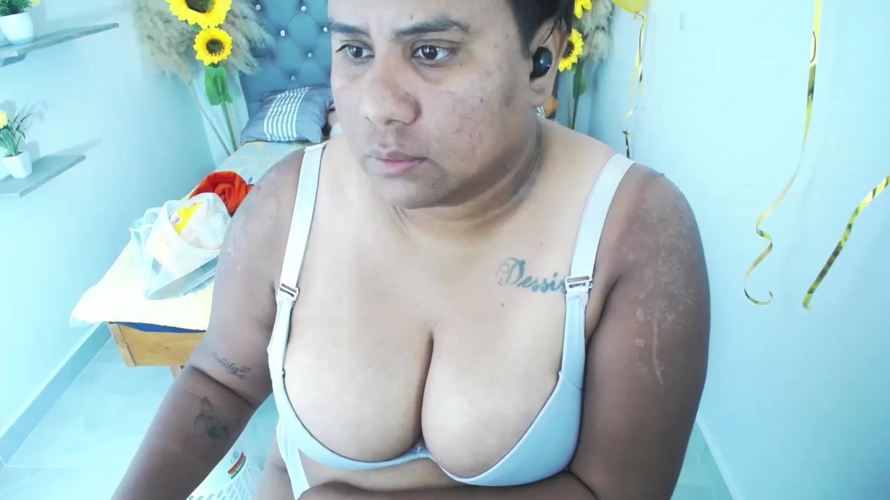 hotlesby4uxxx Live Cam Screenshot – 2025-09-13 22:15:29