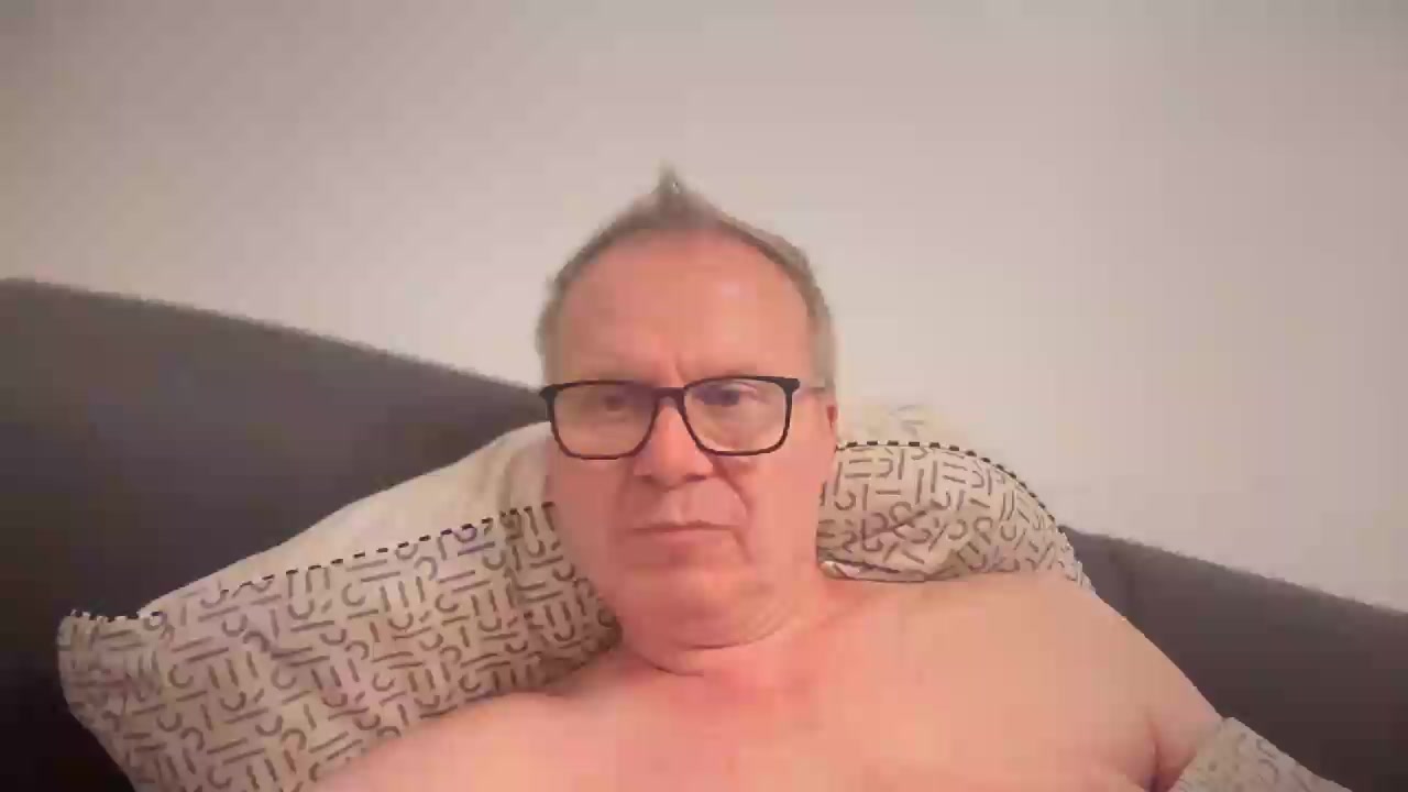 hunk722 Live Cam Screenshot – 2025-08-03 22:34:41