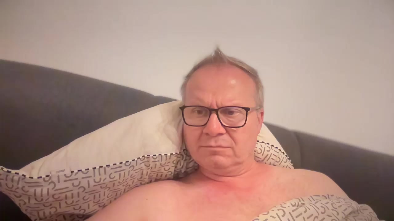 hunk722 Live Cam Screenshot – 2025-08-03 23:40:57