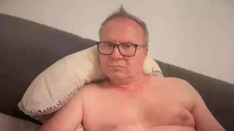 hunk722 Live Cam Screenshot – 2025-08-04 00:39:08