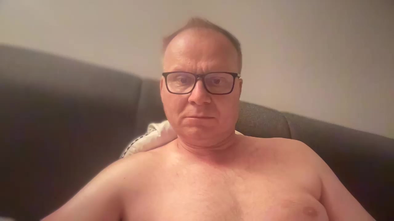 hunk722 Live Cam Screenshot – 2025-08-15 00:30:59