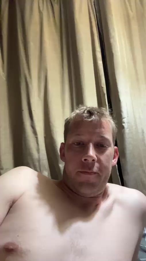 ianj Live Cam Screenshot – 2025-08-06 00:04:36
