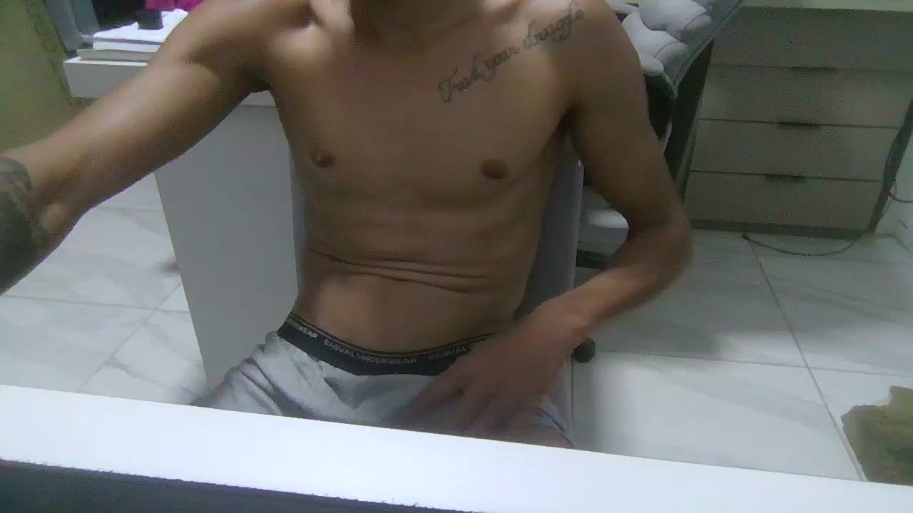 intensecouple Live Cam Screenshot – 2025-08-31 01:54:22