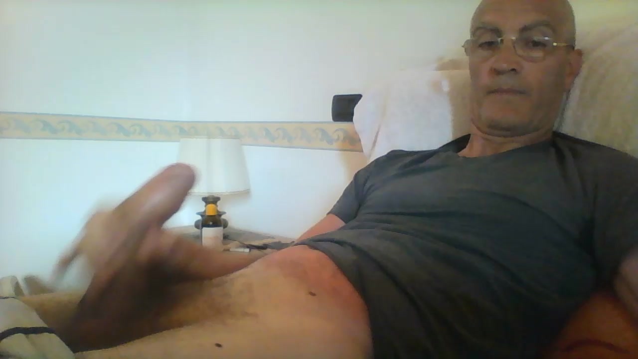 italianboy180 Live Cam Screenshot – 2025-08-04 07:52:33