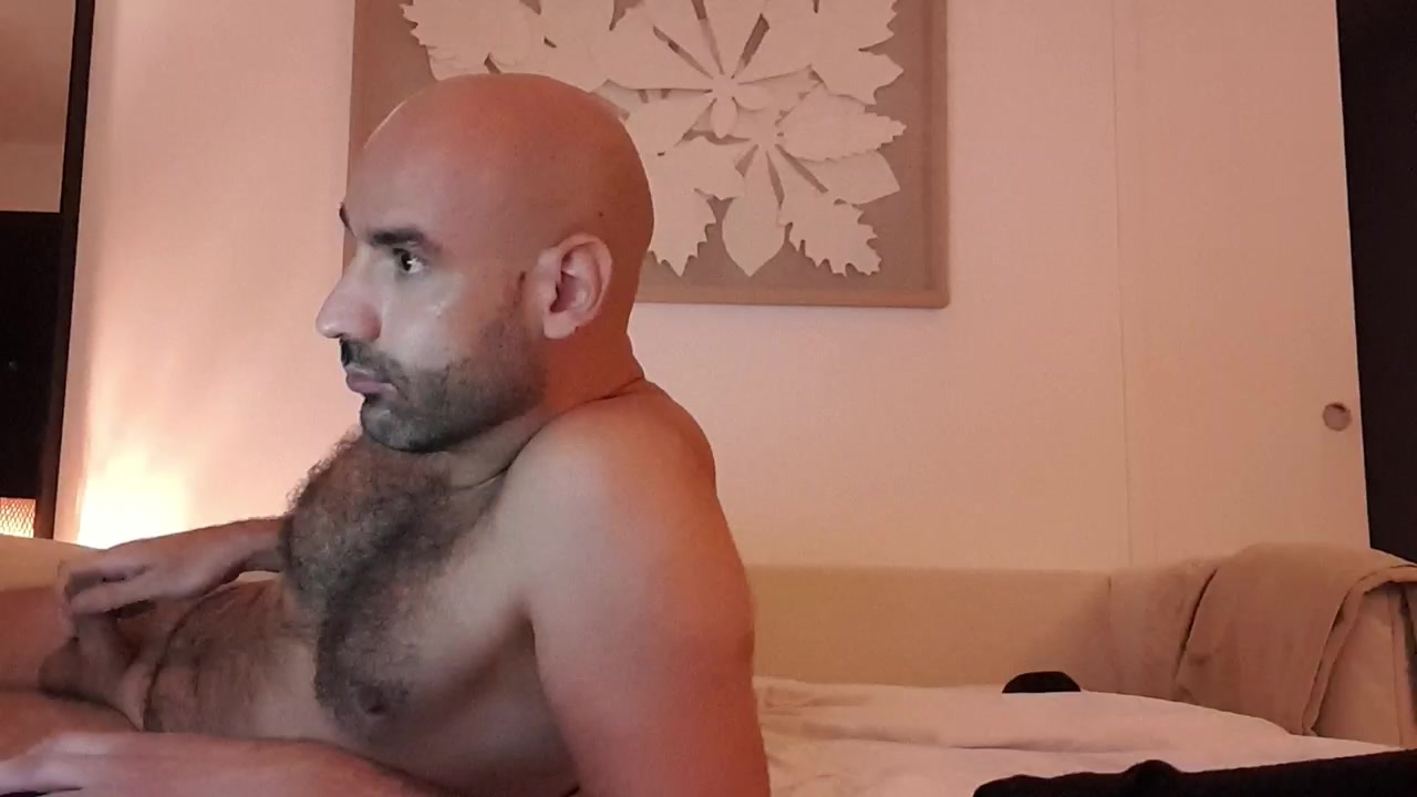 j_u_l_i_e_n Live Cam Screenshot – 2025-08-20 19:12:20