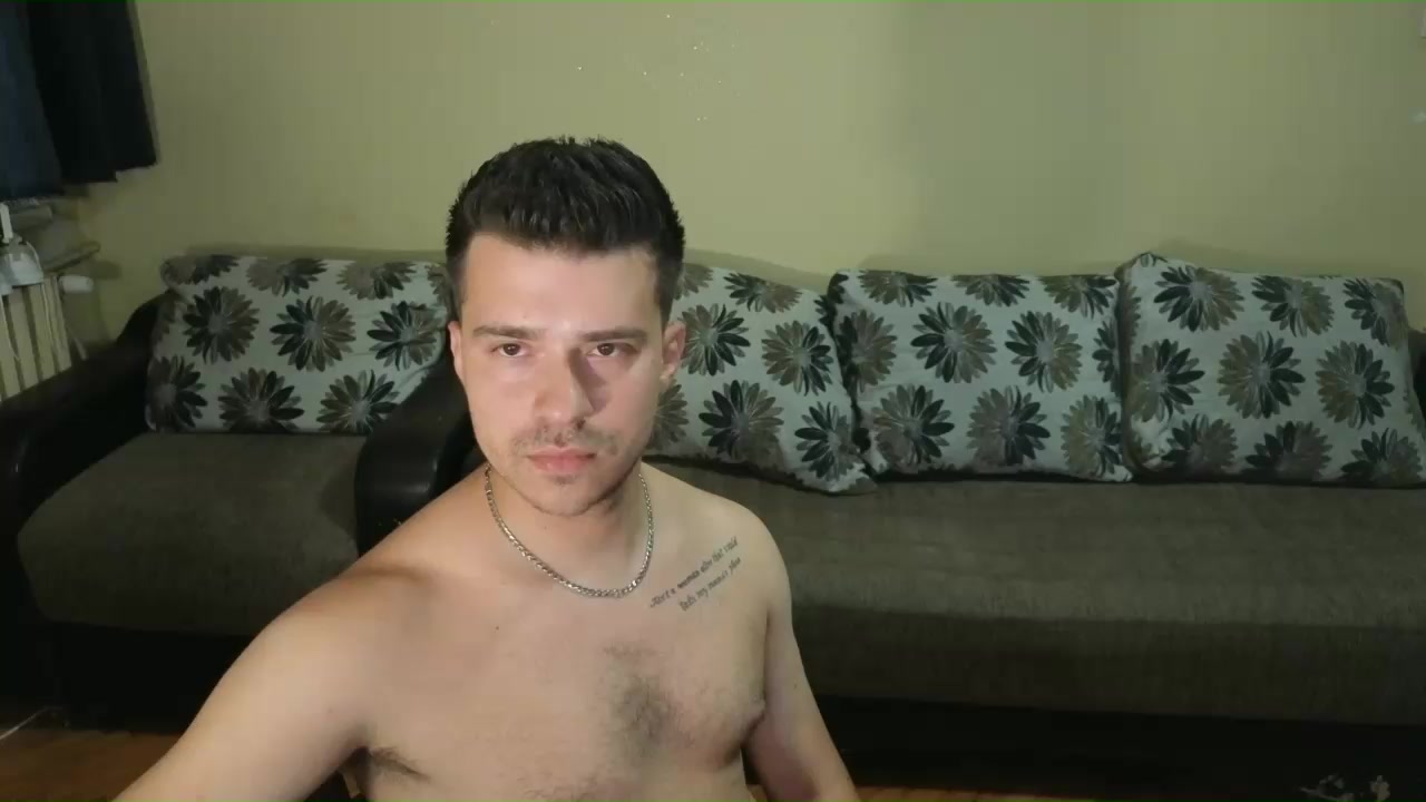 johnnylove22 Live Cam Screenshot – 2025-08-04 19:25:45