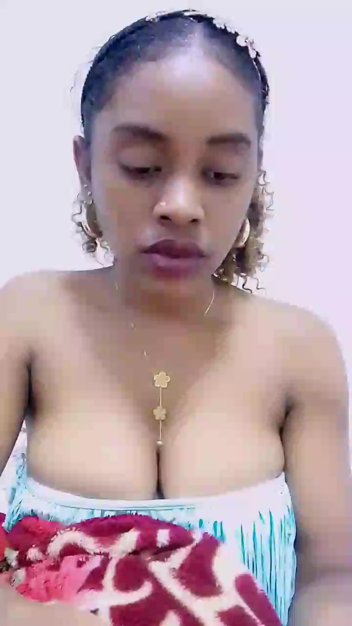 joyce186 Live Cam Screenshot – 2025-08-15 01:14:07