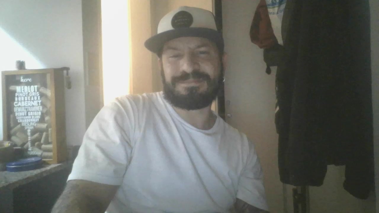 juanci_t Live Cam Screenshot – 2025-08-03 23:23:52