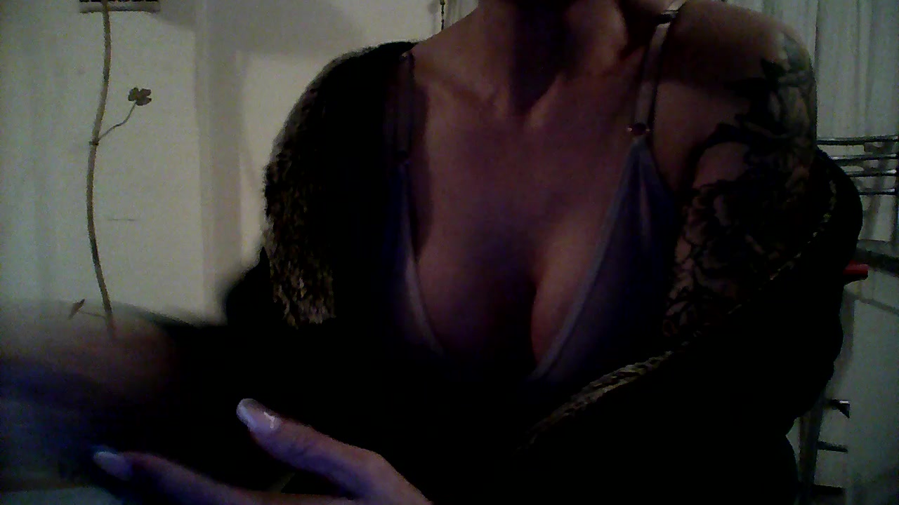 julyxxx2025 Live Cam Screenshot – 2025-08-05 01:20:37