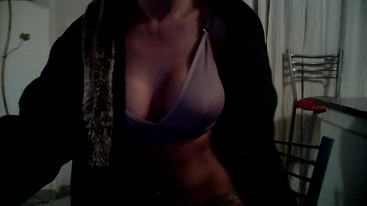 julyxxx2025 Live Cam Screenshot – 2025-08-05 01:56:28