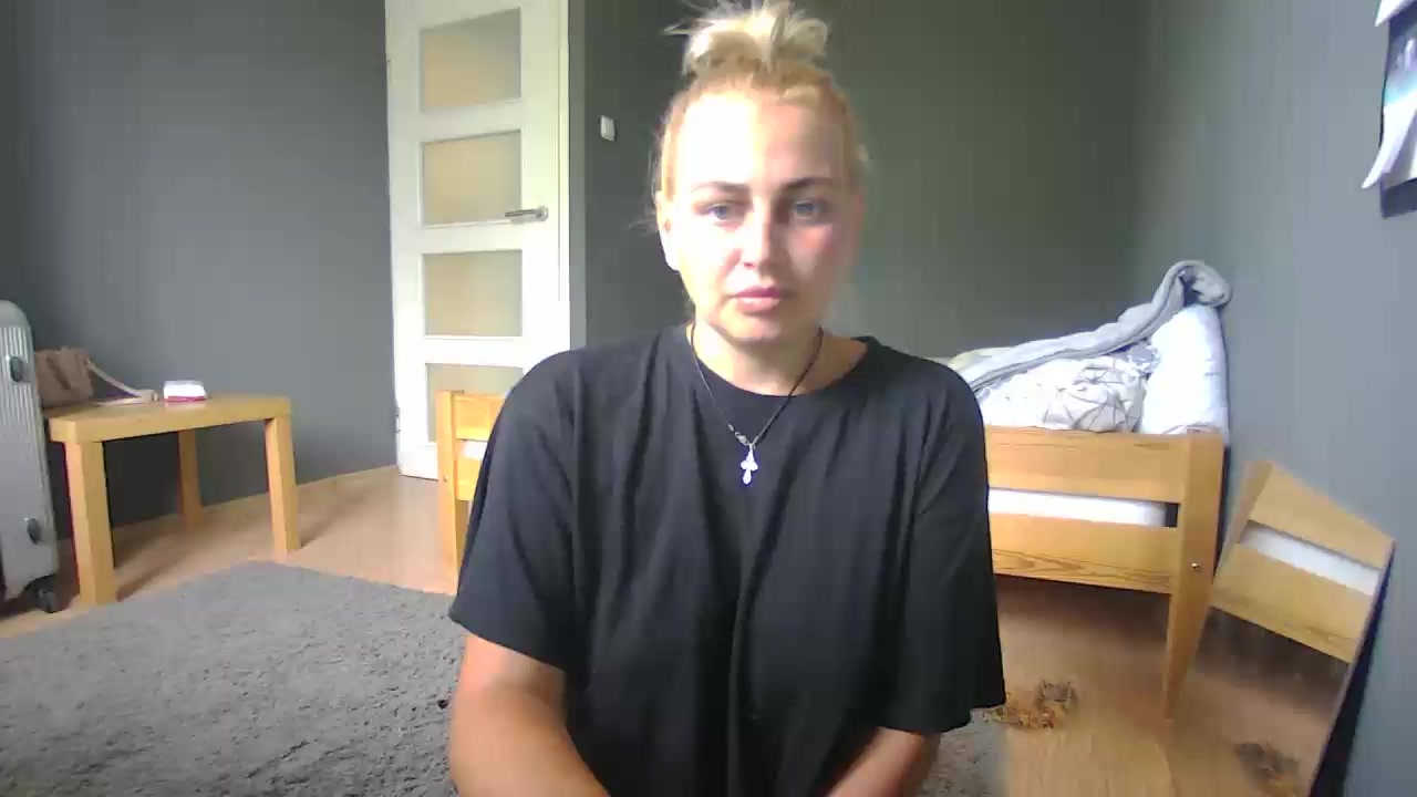 kira23fun Live Cam Screenshot – 2025-08-05 10:57:36
