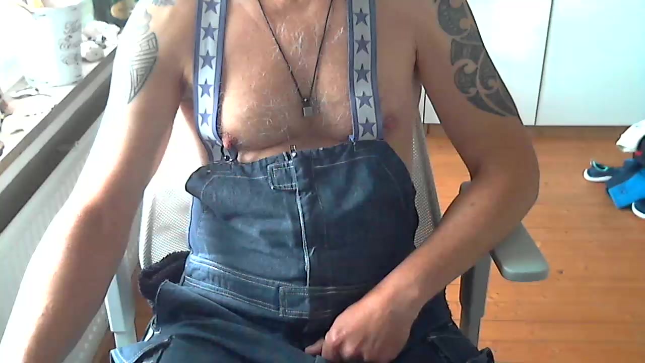 kuhlbear1 Live Cam Screenshot – 2025-08-04 08:56:53