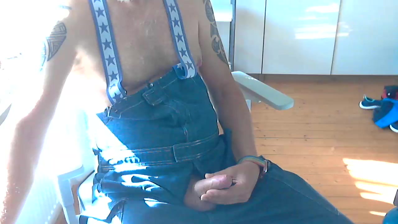 kuhlbear1 Live Cam Screenshot – 2025-09-05 08:22:19
