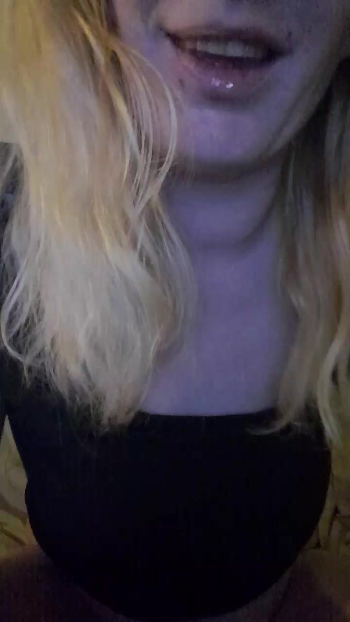 lablonde8 Live Cam Screenshot – 2025-08-28 21:08:50