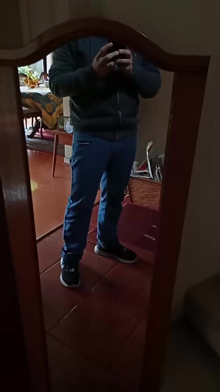 leonsexually Live Cam Screenshot – 2025-08-29 17:21:49