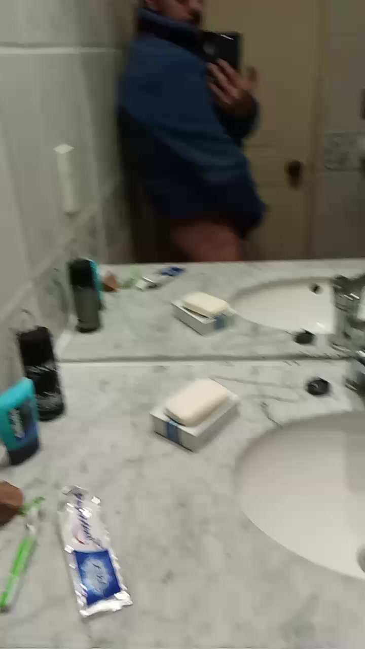 leonsexually Live Cam Screenshot – 2025-09-14 00:17:44