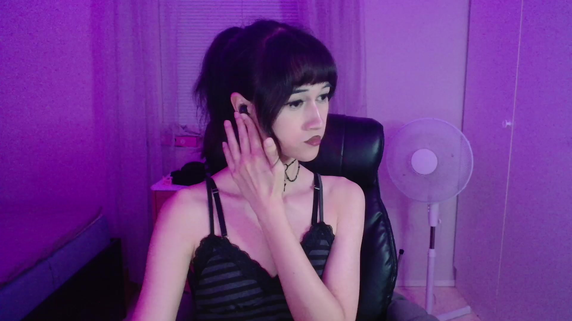 lewdpillows Live Cam Screenshot – 2025-08-04 23:56:16