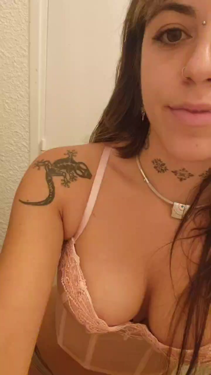 lilupatatixxx Live Cam Screenshot – 2025-08-18 22:12:13