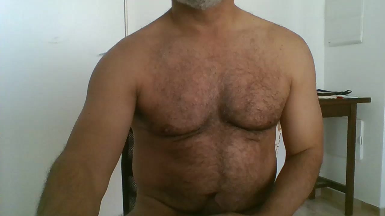 littlebear40 Live Cam Screenshot – 2025-08-17 18:37:03