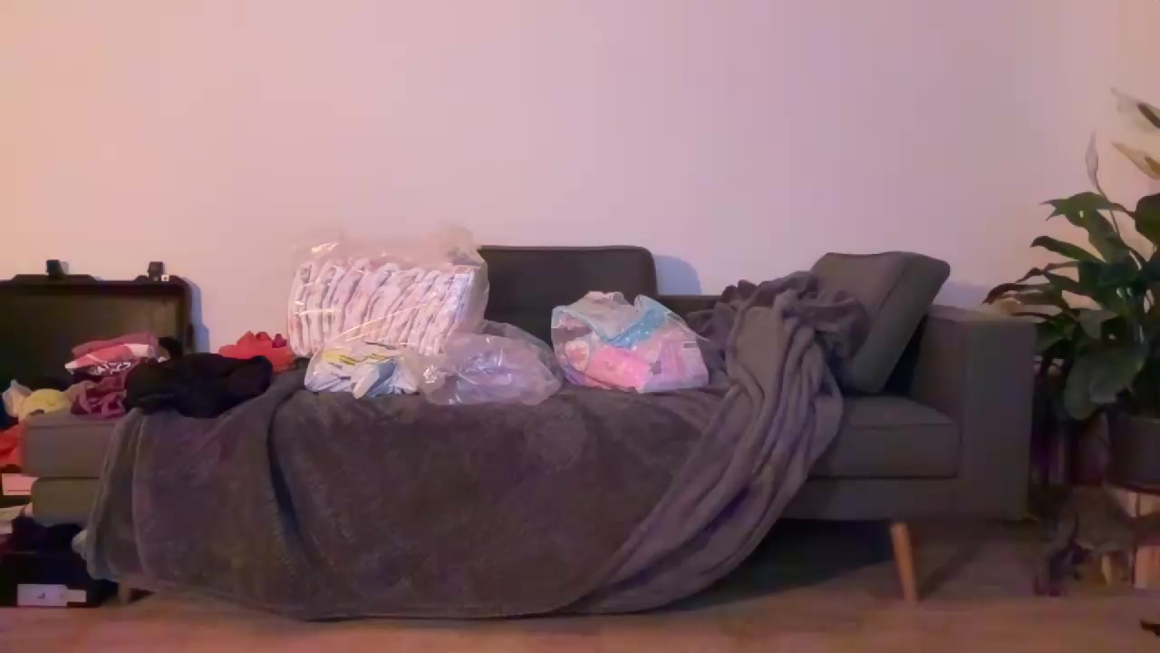 lockednpadded Live Cam Screenshot – 2025-08-16 02:05:44