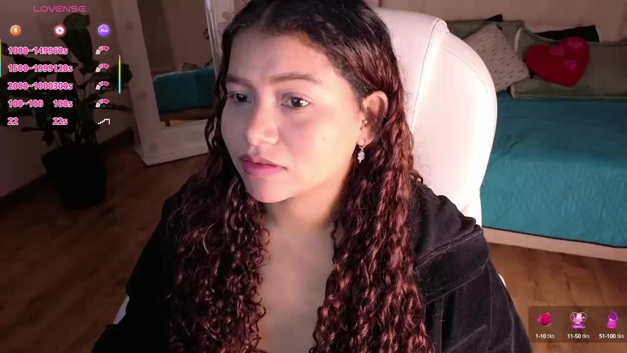 loly_marce Live Cam Screenshot – 2025-08-03 22:30:32