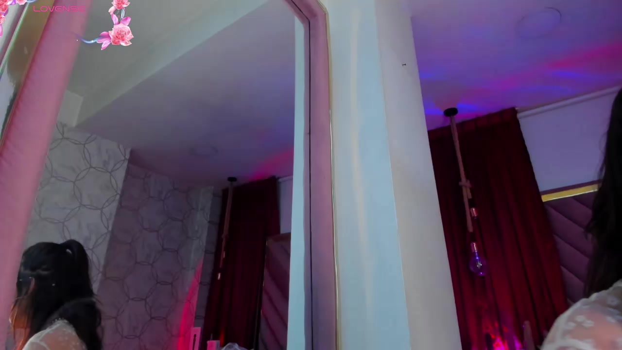 lolyyuno Live Cam Screenshot – 2025-08-15 04:30:58