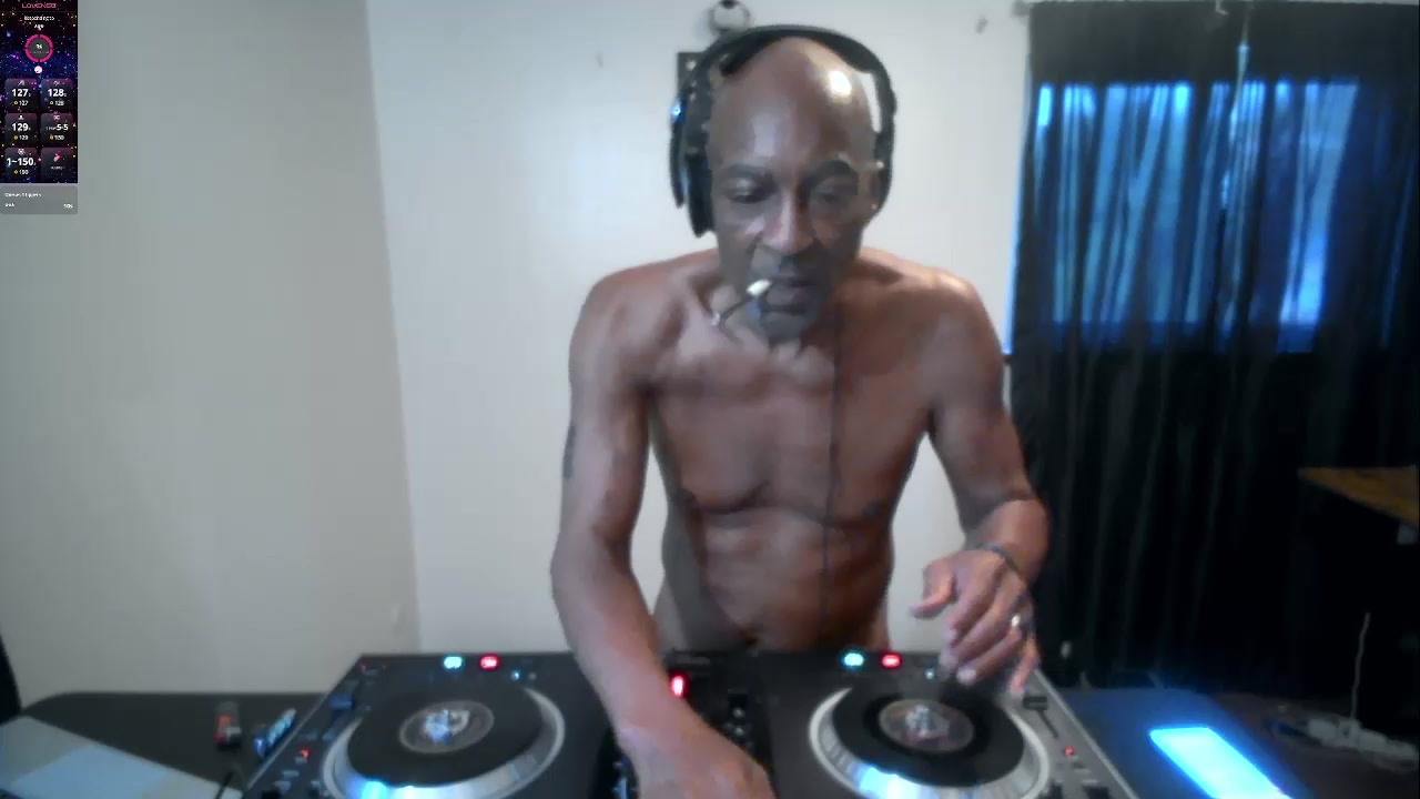 longcock4uu Live Cam Screenshot – 2025-08-03 23:30:17