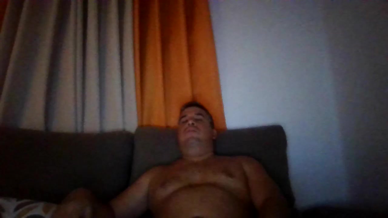 lucho2420 Live Cam Screenshot – 2025-08-19 22:34:58
