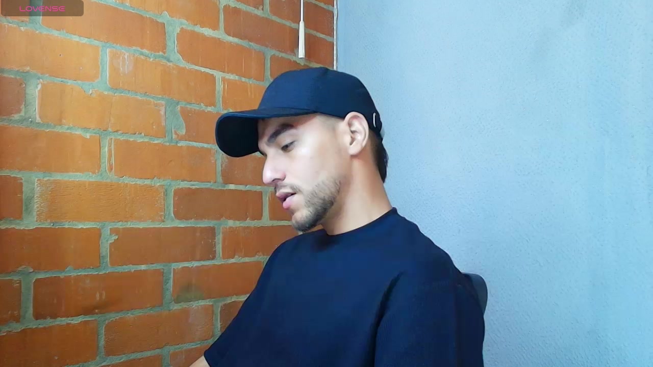 lucky_blessed Live Cam Screenshot – 2025-08-05 17:45:55