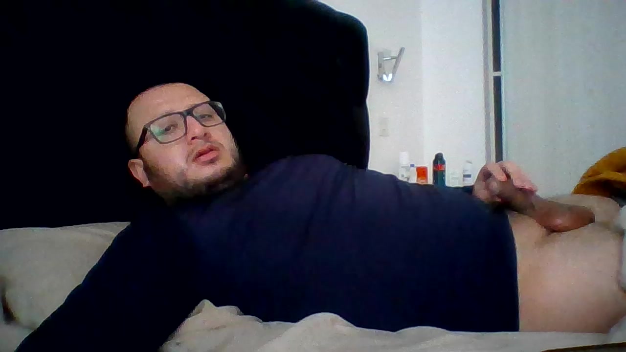 machoovergonx Live Cam Screenshot – 2025-08-05 13:20:04