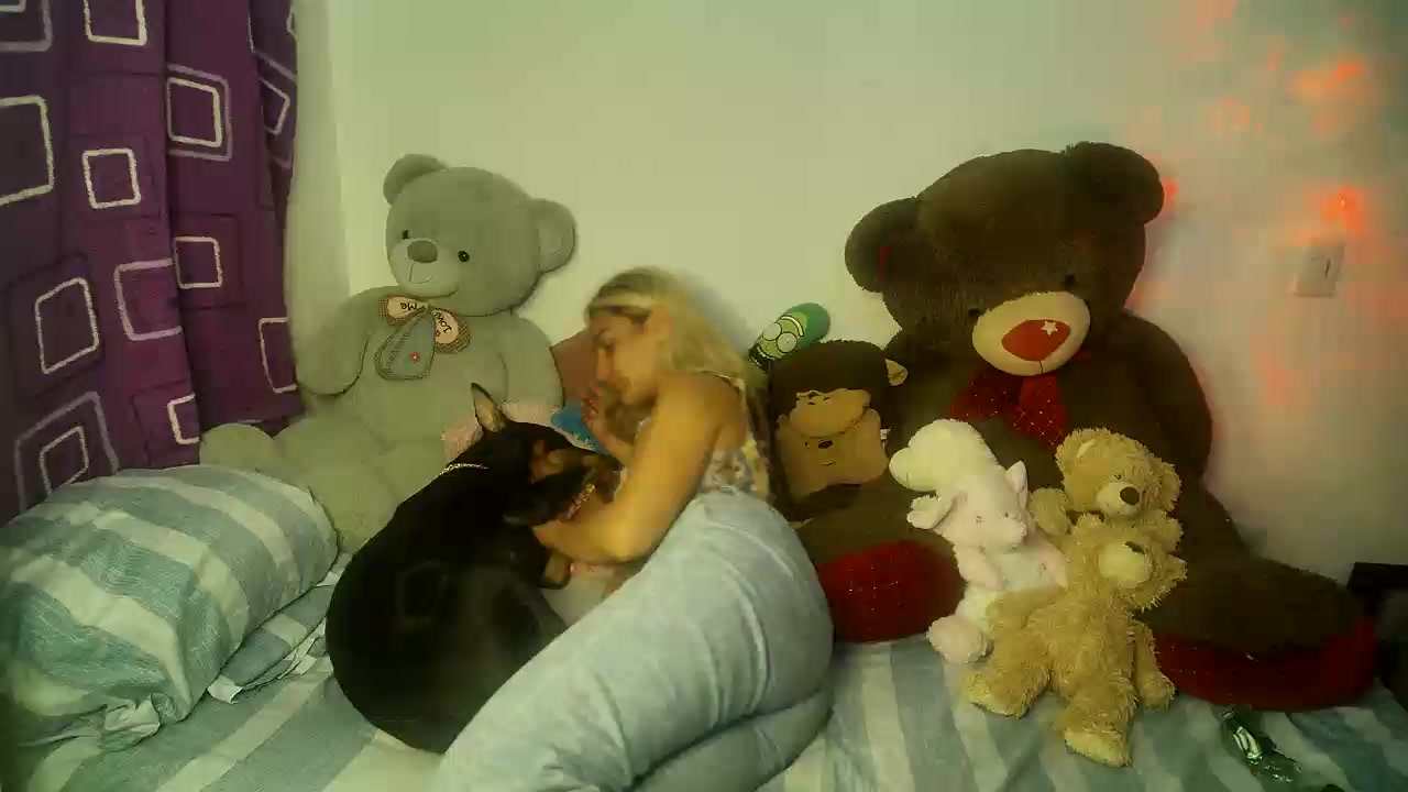 mandy_berry Live Cam Screenshot – 2025-08-16 02:53:42