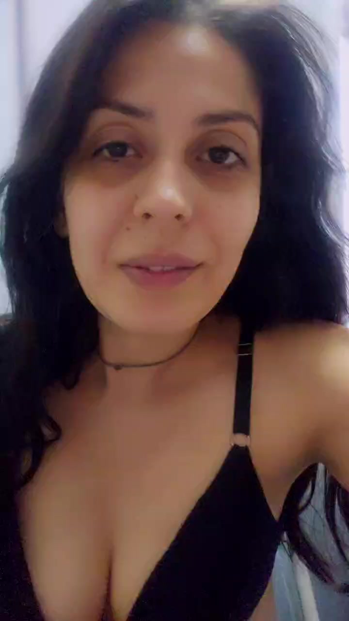 melania001 Live Cam Screenshot – 2025-09-01 04:57:17