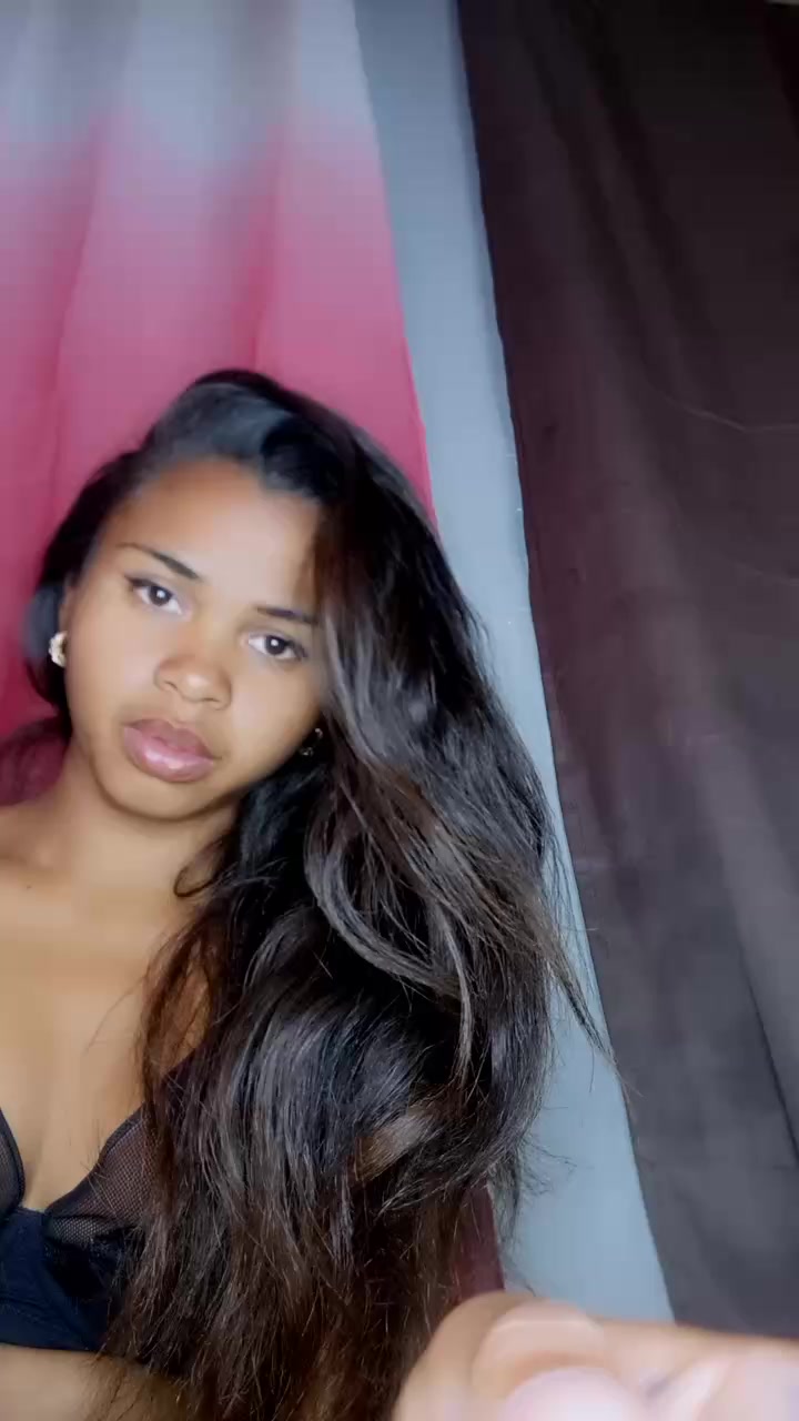 miahlovesexy Live Cam Screenshot – 2025-08-29 11:44:56