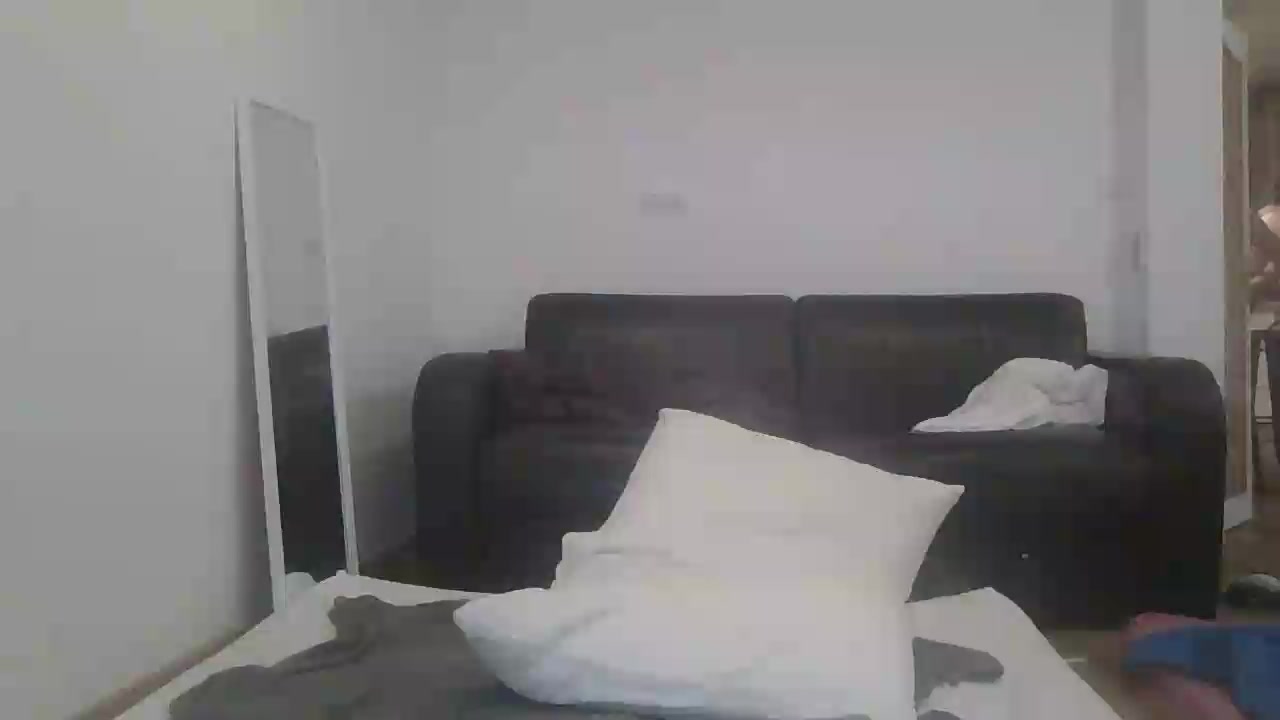 mickredge Live Cam Screenshot – 2025-08-12 21:28:26
