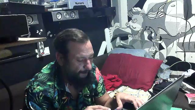 miguelondj Live Cam Screenshot – 2025-08-17 02:12:12