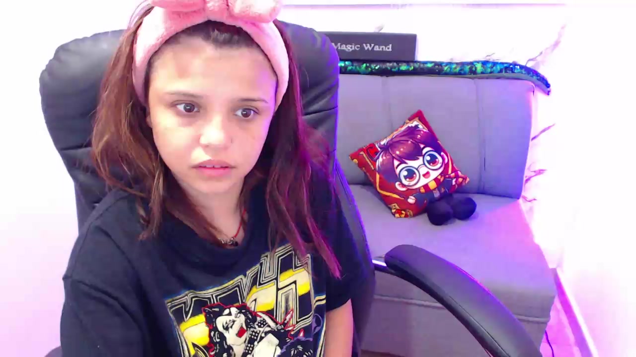 minnie__cake Live Cam Screenshot – 2025-08-30 04:34:30
