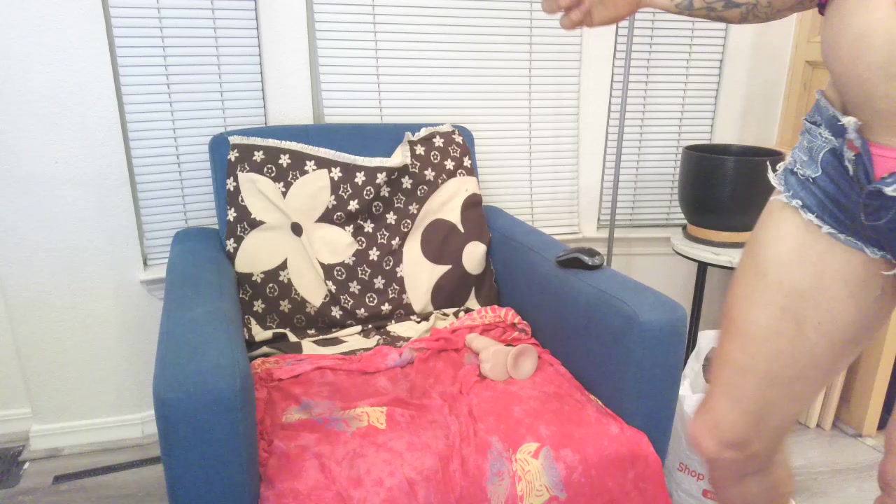 mlbmakesmehard Live Cam Screenshot – 2025-08-26 05:58:16