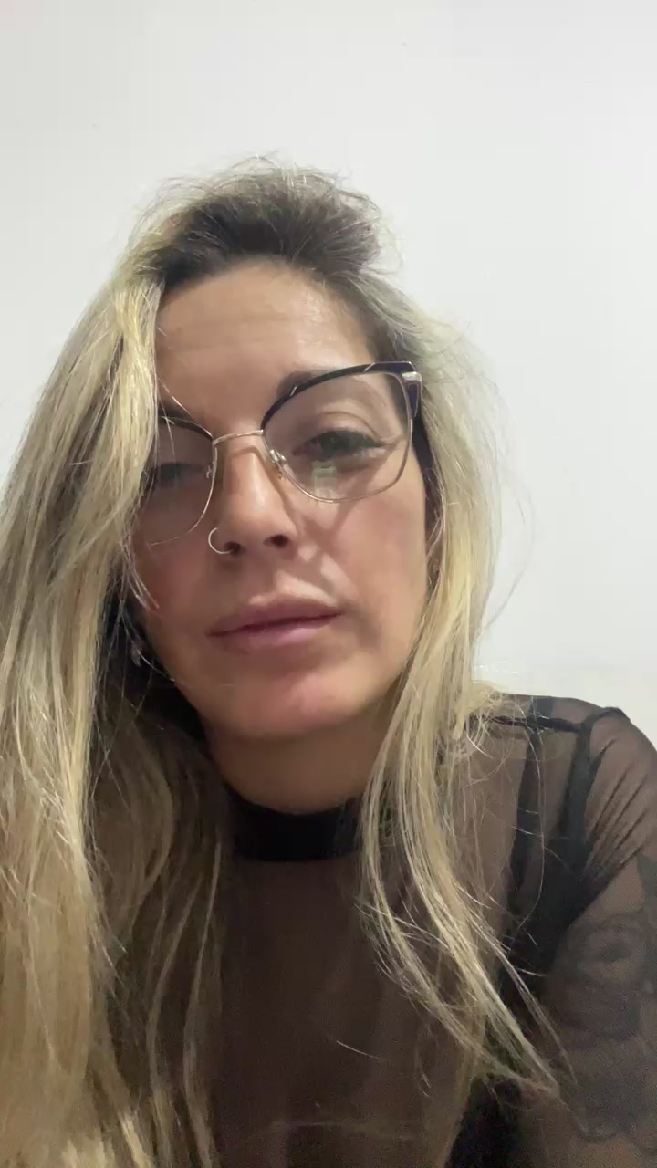 nadia232 Live Cam Screenshot – 2025-09-02 17:50:18