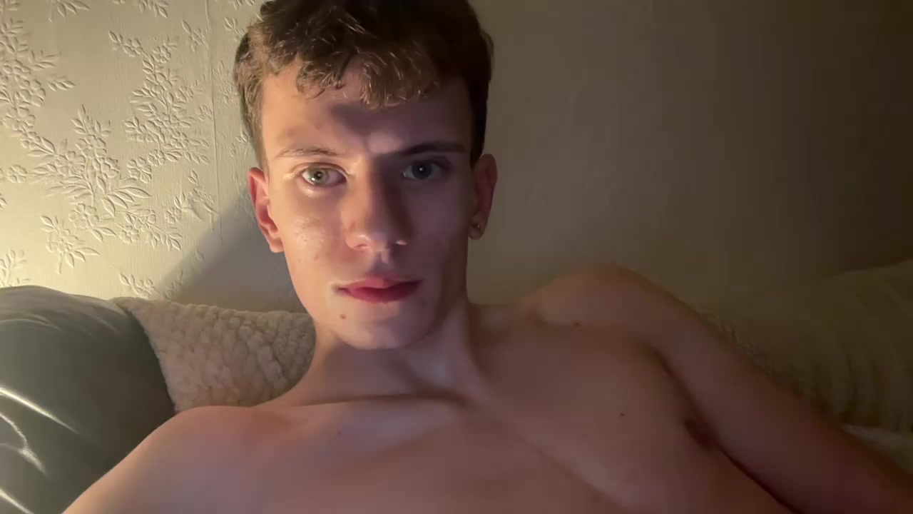 naughtyelio Live Cam Screenshot – 2025-08-22 22:35:23