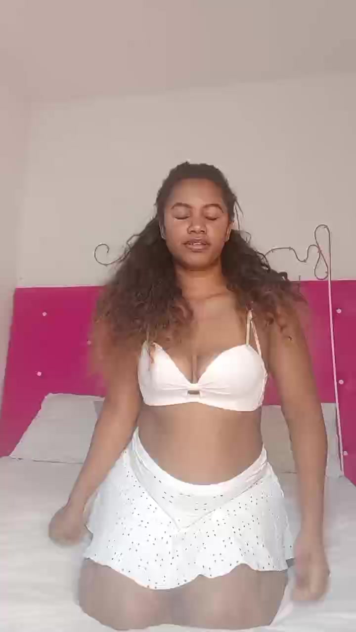 nayla21 Live Cam Screenshot – 2025-08-23 09:18:20