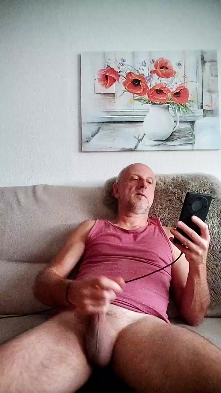newmanbody Live Cam Screenshot – 2025-08-05 07:33:01