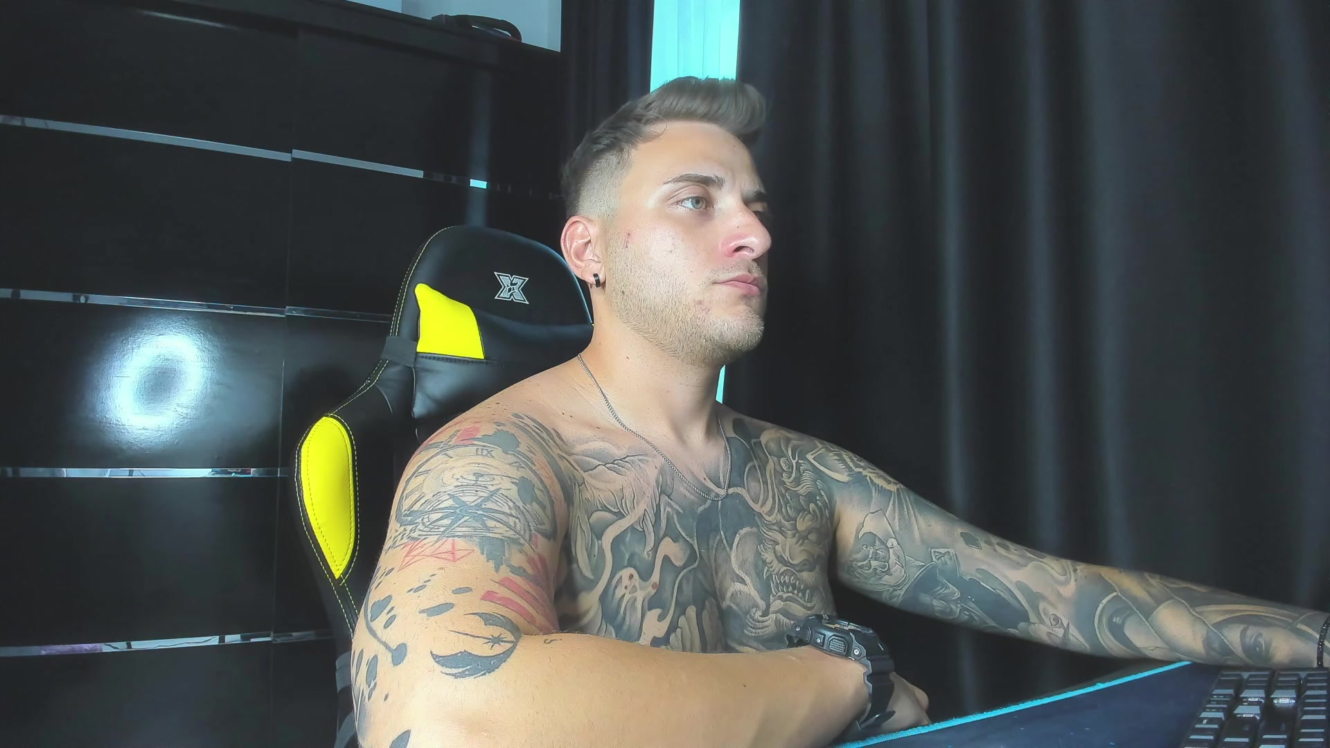 ntattoo Live Cam Screenshot – 2025-08-12 17:12:24