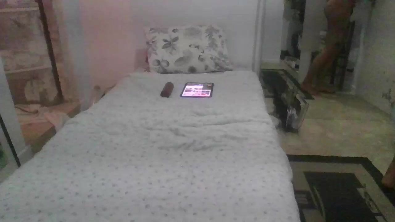 oleme Live Cam Screenshot – 2025-08-18 04:05:11
