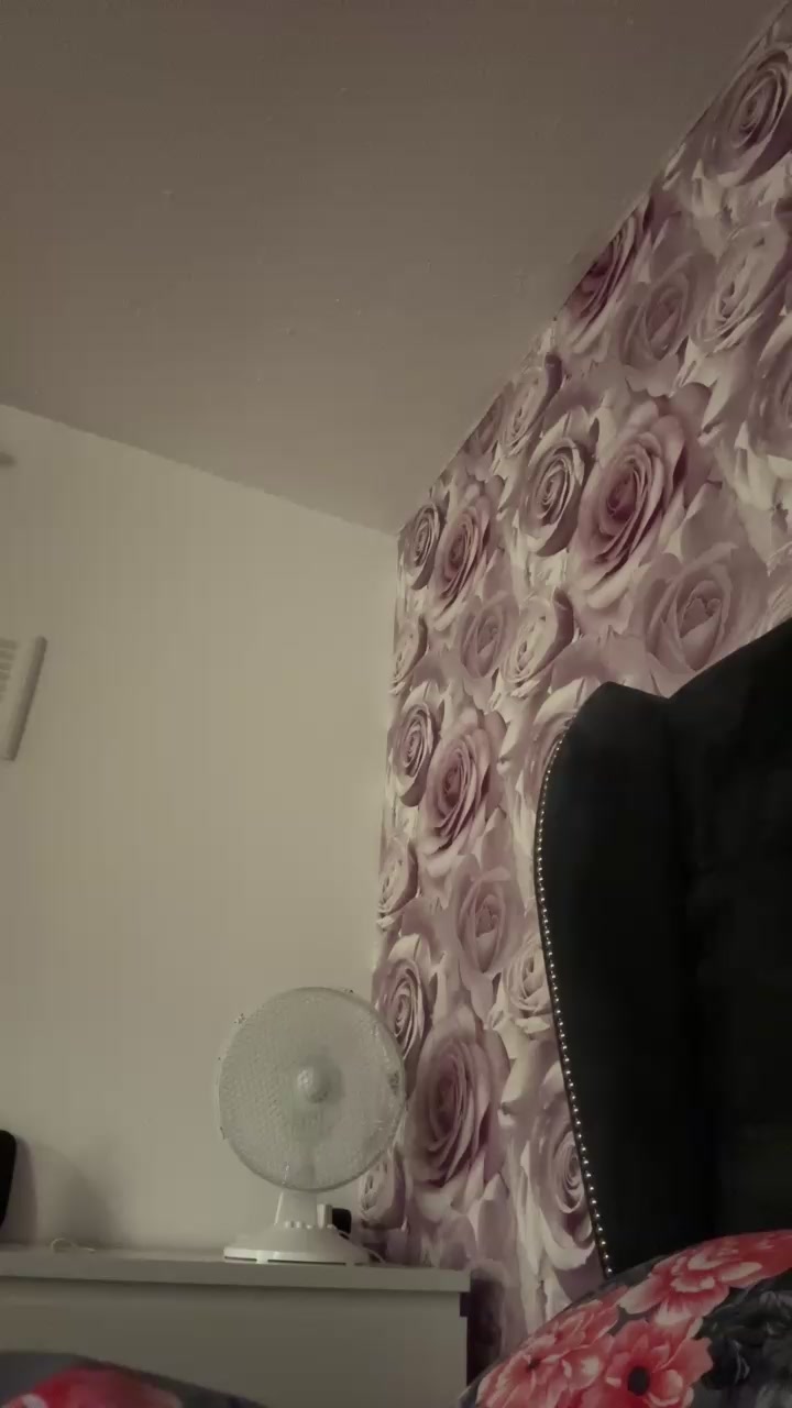 pebblesgirl1 Live Cam Screenshot – 2025-08-14 00:34:29