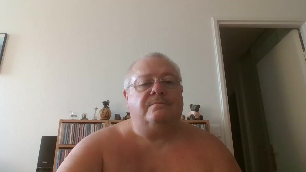 philou75xxx Live Cam Screenshot – 2025-08-04 10:30:59