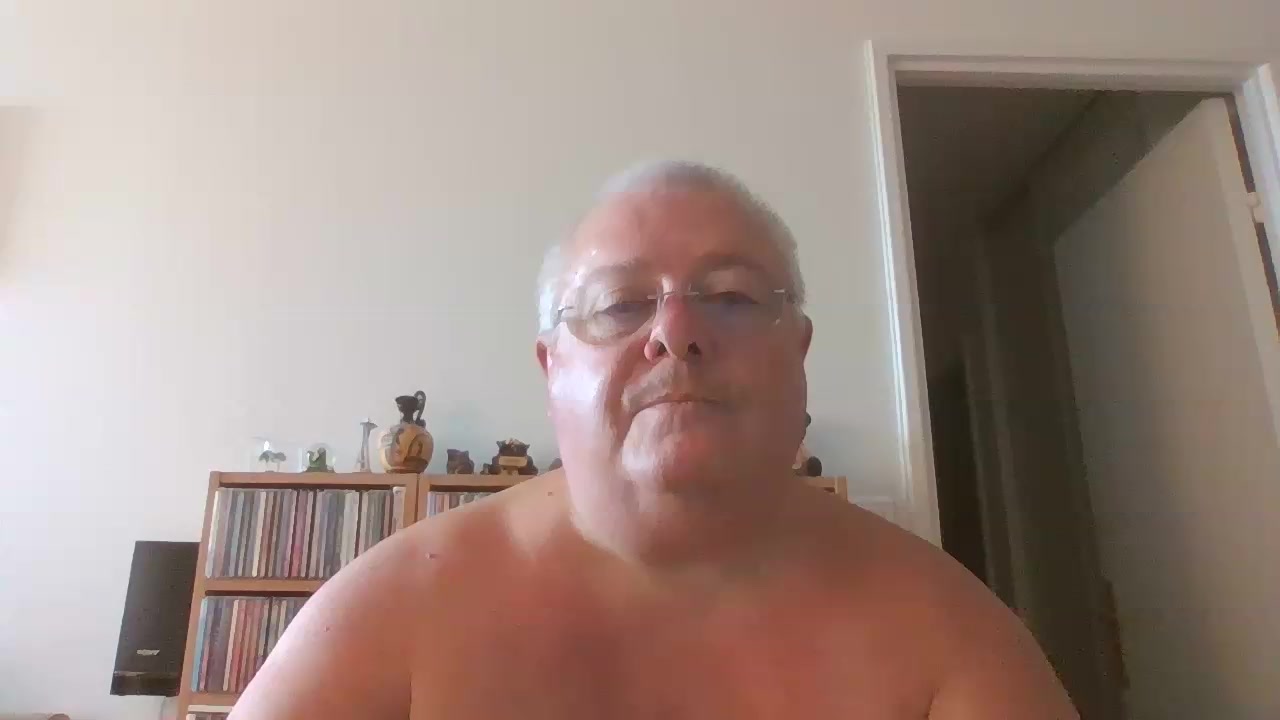 philou75xxx Live Cam Screenshot – 2025-08-05 13:30:26